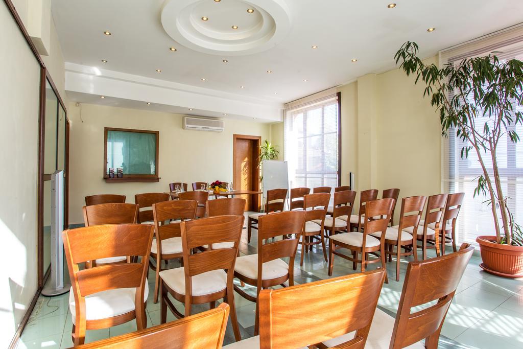 Family Hotel Teteven ภายนอก รูปภาพ