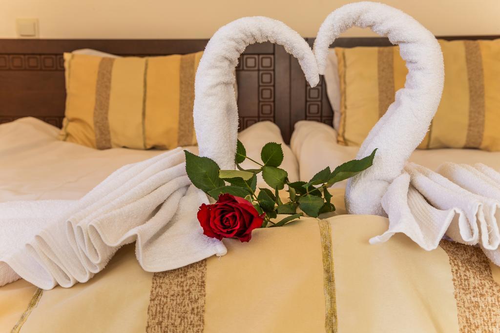 Family Hotel Teteven ภายนอก รูปภาพ