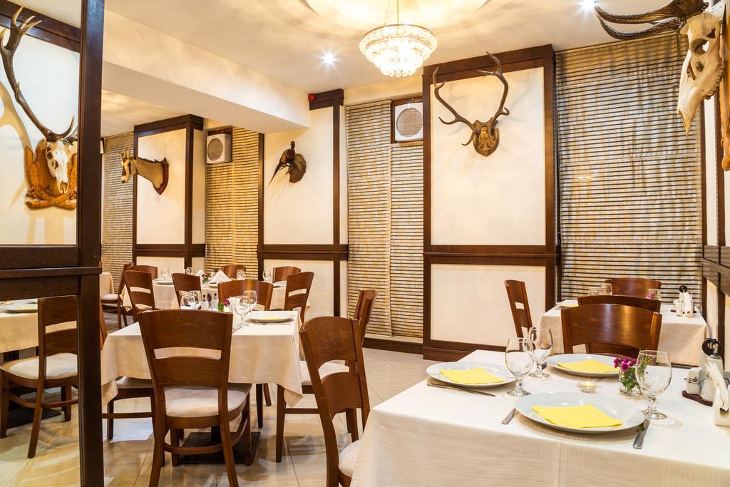 Family Hotel Teteven ภายนอก รูปภาพ
