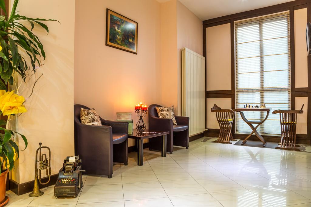 Family Hotel Teteven ภายนอก รูปภาพ