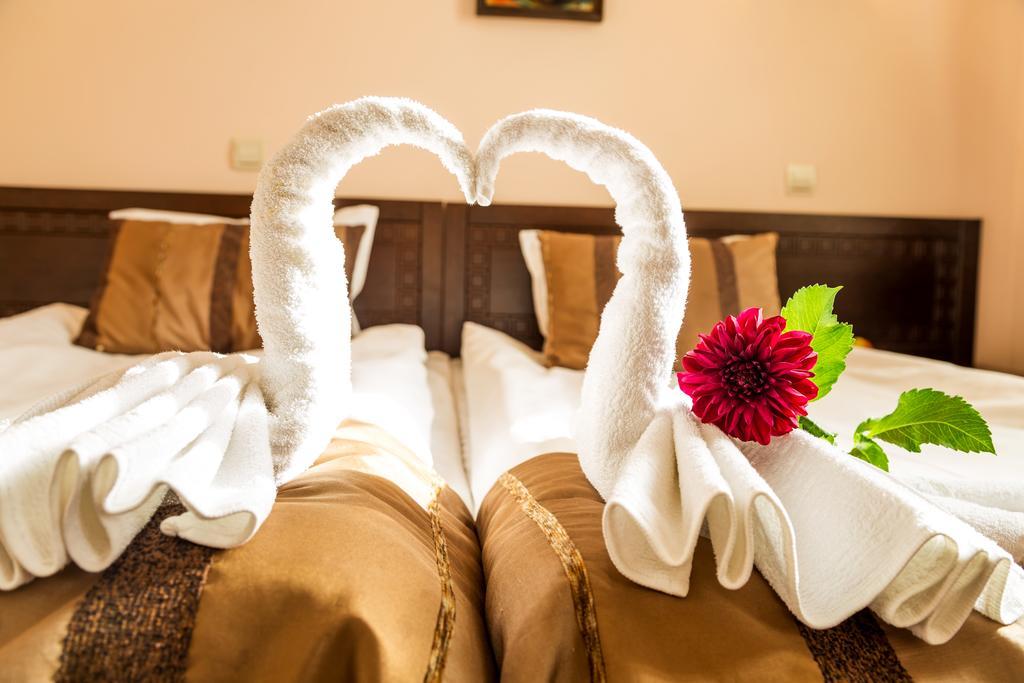 Family Hotel Teteven ภายนอก รูปภาพ